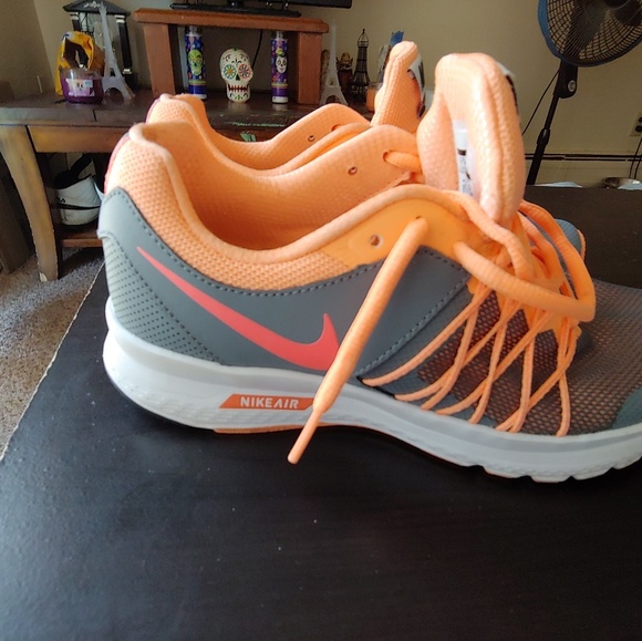 Size 7 in a half female nike Air - Picture 1 of 3